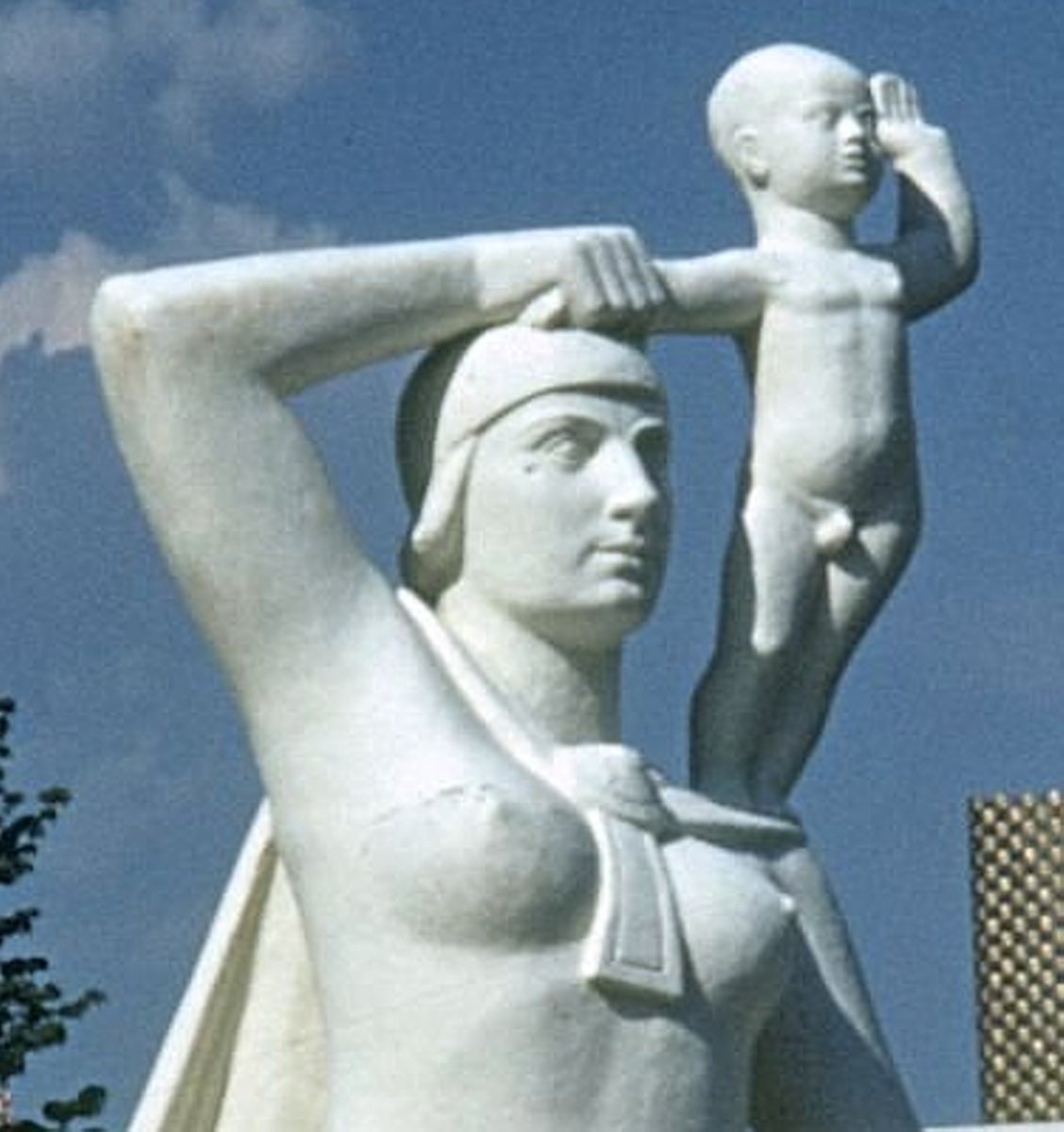 Gudda with nipples in 1939