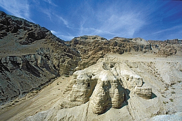 Hellar í Qumran