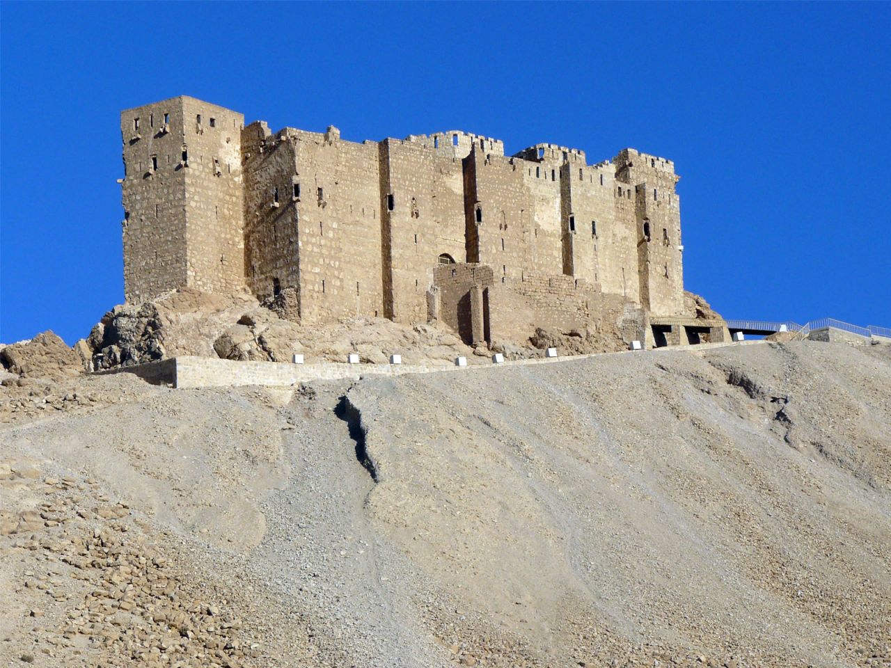 palmyra-muslim-castle-qala-at-ibn-maan-1280x960