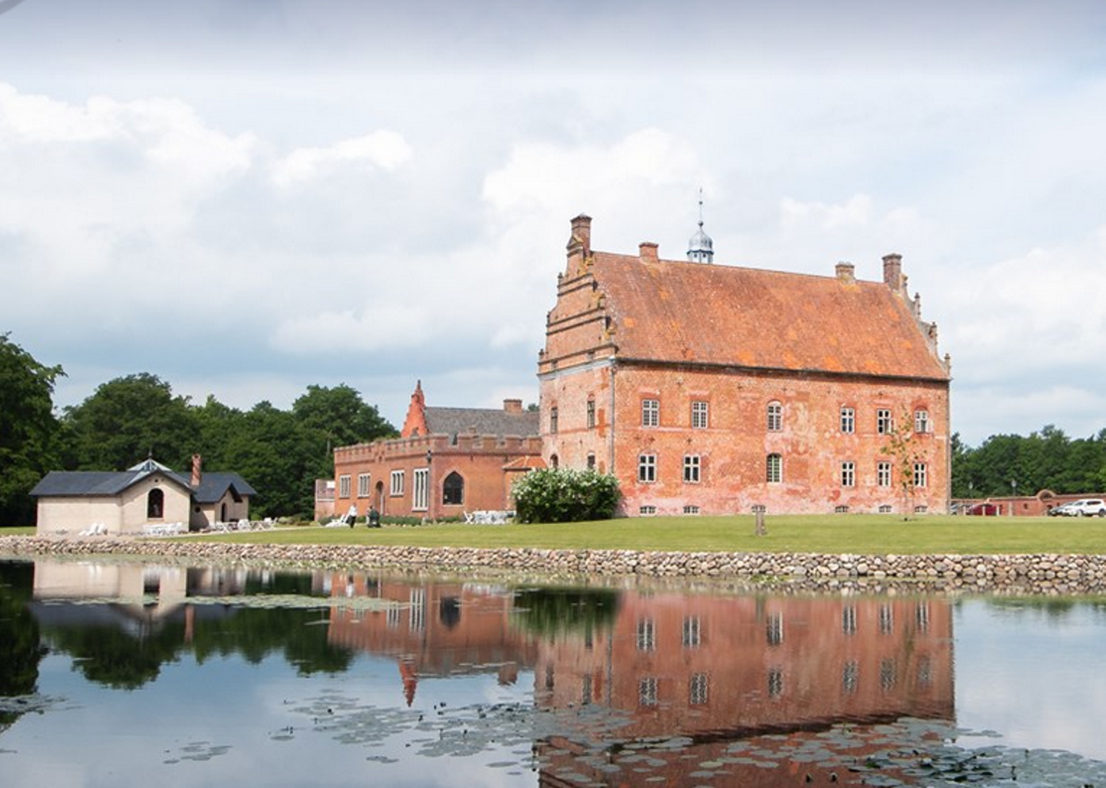 Screenshot 2025-07-18 at 09-08-12 Historien om Broholm Slot Kort fortalt - www.broholmslot.dk